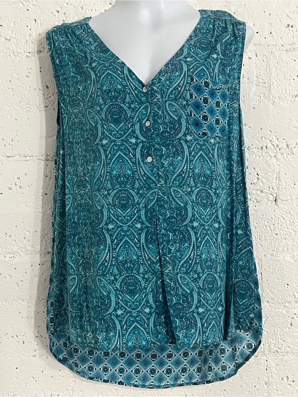 Como Vintage Womens Top XXL Blue Sleeveless Paisley Geometric Rayon 3 Button AG9